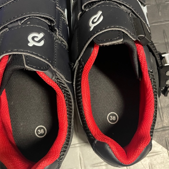 Lightly used Peloton clip in shoes. - Picture 4 of 6